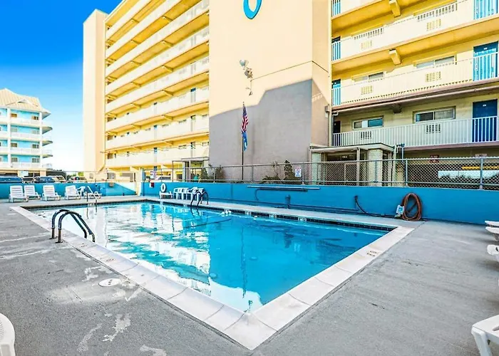 Oceanfront Calypso With Wifi Ocean View Balcony Washer & Dryer & Shared Pool Holiday home *