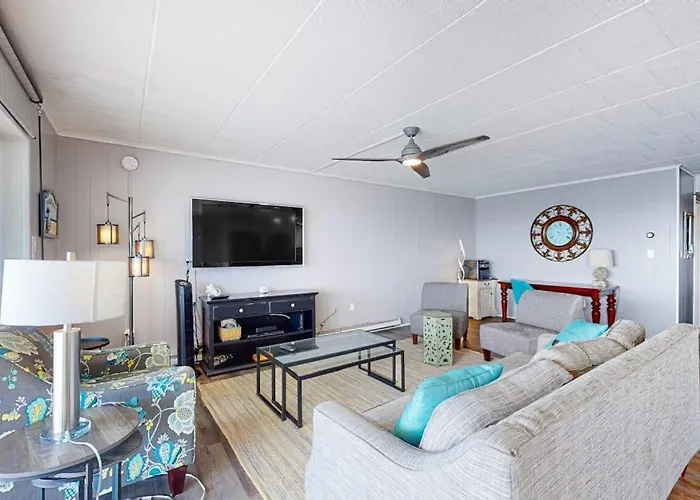 Oceanfront Calypso With Wifi Ocean View Balcony Washer & Dryer & Shared Pool