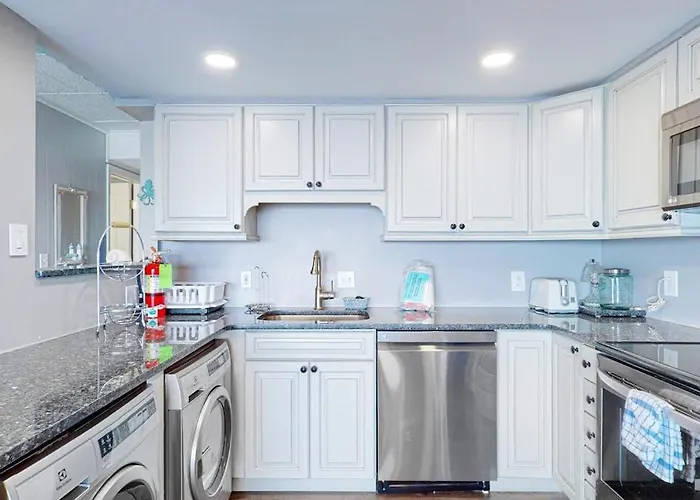 Oceanfront Calypso With Wifi Ocean View Balcony Washer & Dryer & Shared Pool *